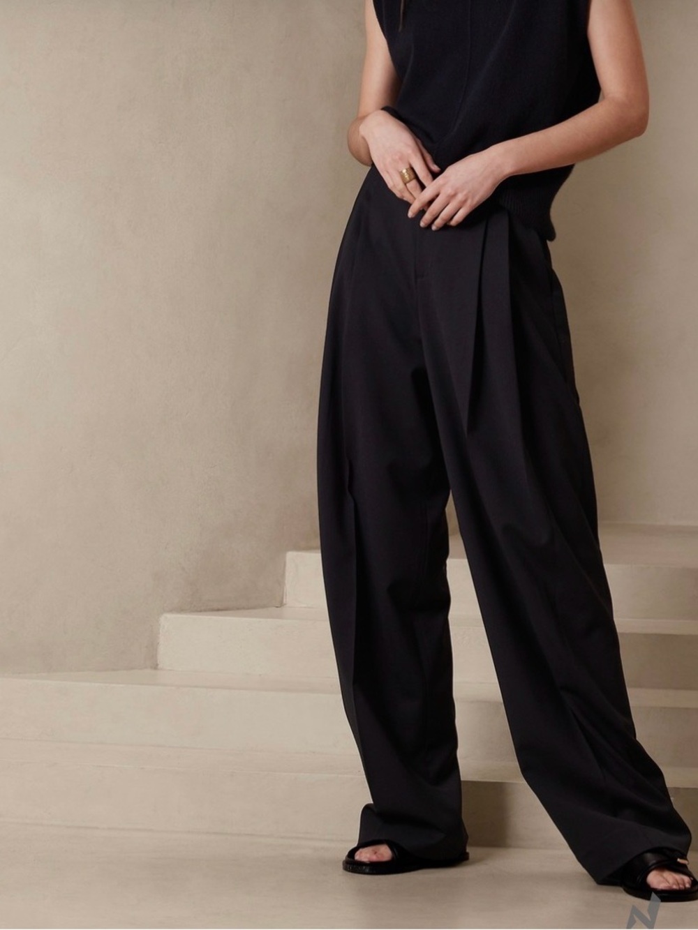 Banana Republic Siena Wide-Leg Italian Wool Pant (Black) 4 Petite. New with tags